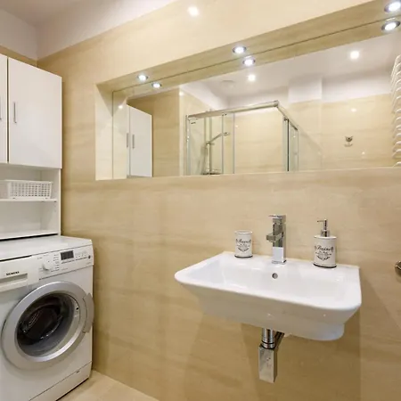 Golden - Two Bedrooms - Great Location&legnicka Daire *